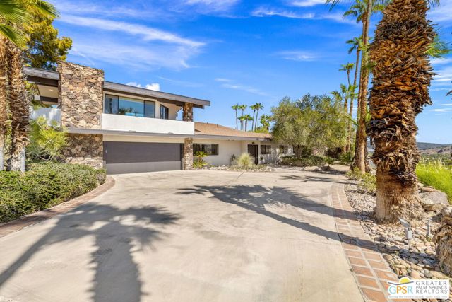 13 Cahuilla Hills Drive, Palm Springs CA: https://media.crmls.org/mediaz/06dbdc0b-d68d-4c68-b561-25a4a72f0bf6.jpg