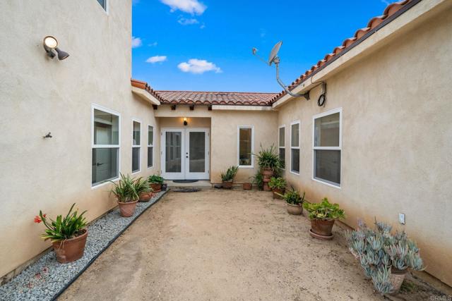 2389 Eric Road, Fallbrook CA: https://media.crmls.org/mediaz/06dc0d26-67a7-4959-993b-52b0694cca08.jpg