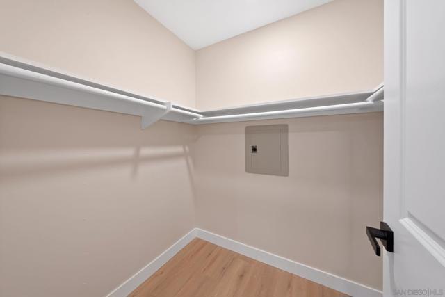 9401 Broadmoor Pl, La Mesa CA: https://media.crmls.org/mediaz/06dc42d2-aefc-4170-ae27-e2cc43d46a52.jpg