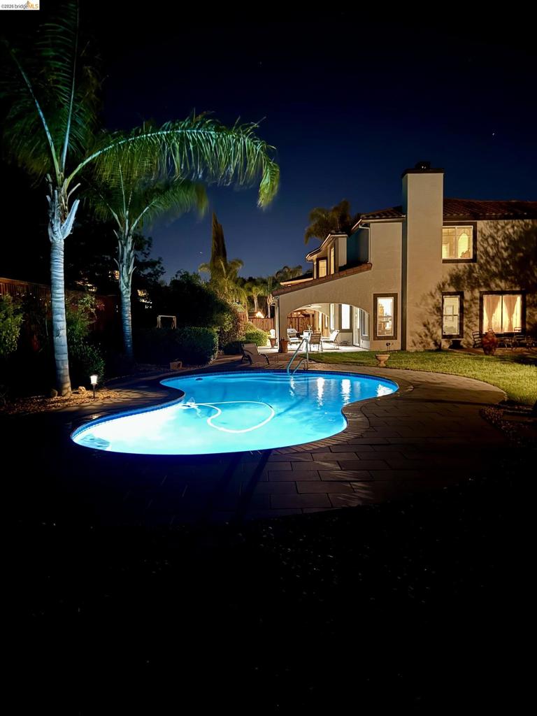 https://media.crmls.org/mediaz/06dc5745-edb7-4f13-b20d-f7dca81932ba.jpg?preset=X-Large