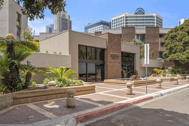 750 State St, San Diego CA: https://media.crmls.org/mediaz/06dc915a-9750-493b-989e-ea57ecb96b8d.jpg