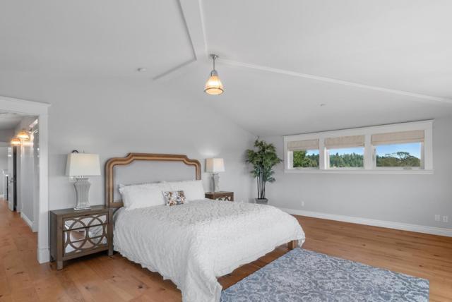 40 S Circle Drive, Santa Cruz CA: https://media.crmls.org/mediaz/06dd2e41-10fa-4dd4-a417-91c76b4897c4.jpg