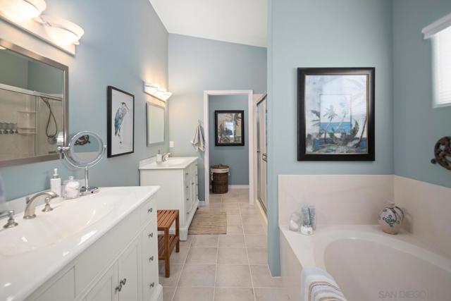 737 G Avenue, Coronado CA: https://media.crmls.org/mediaz/06dd34f0-76cf-42f3-b3f5-b2f8dc41893c.jpg