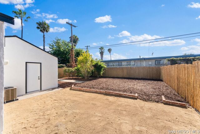 4642 Aragon DR, San Diego CA: https://media.crmls.org/mediaz/06dda4bd-a84a-4996-8c15-6079d16ca21f.jpg