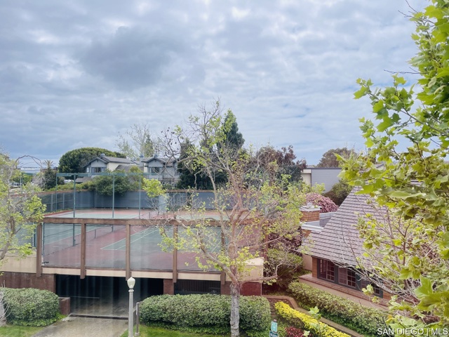 8880 Villa La Jolla DR, La Jolla CA: https://media.crmls.org/mediaz/06ddae69-174b-4340-bb75-d90e13edbf8d.jpg