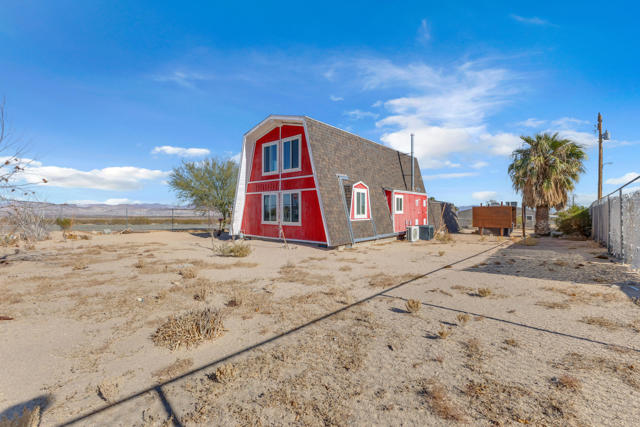71915 Samarkand Drive, 29 Palms CA: https://media.crmls.org/mediaz/06de1a87-7705-4f89-9c59-077b8871633e.jpg