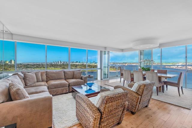 1820 Avenida Del Mundo, Coronado CA: https://media.crmls.org/mediaz/06de30fb-592e-43dd-a95b-4ffc5eed828d.jpg