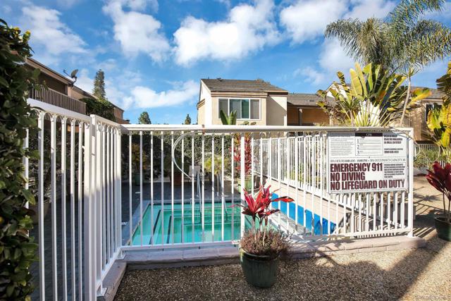 8644 Via Mallorca, La Jolla CA: https://media.crmls.org/mediaz/06dee739-98d5-4f40-85e9-ed3728828d8f.jpg