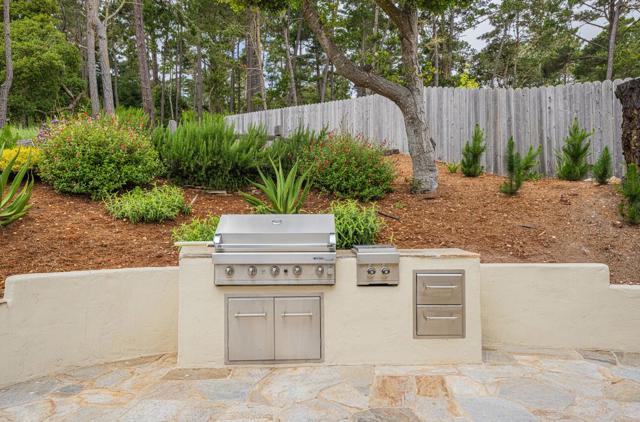 24 Pinehill Way, Monterey CA: https://media.crmls.org/mediaz/06def0a9-1bfe-480d-8dd4-7206126516ec.jpg