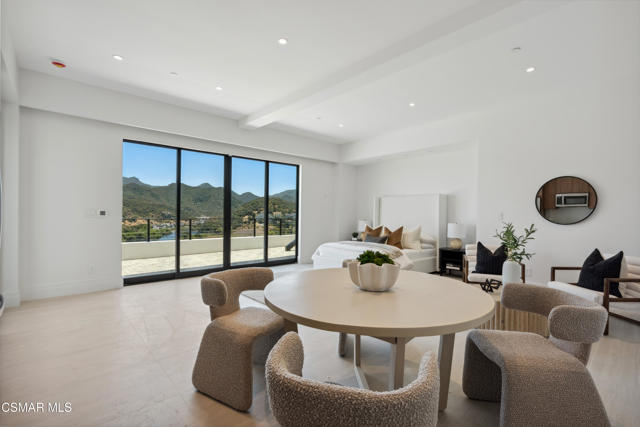 461 Lake Sherwood Drive, Lake Sherwood CA: https://media.crmls.org/mediaz/06df02ab-9962-4da9-a4a5-9807746b61fb.jpg