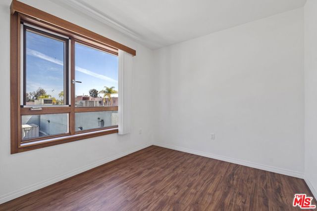 5245 Santa Monica Boulevard, Los Angeles CA: https://media.crmls.org/mediaz/06df6aa6-5078-4300-8c42-d081f3dc5533.jpg