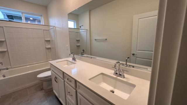 2817 Earthened Walk, Sacramento CA: https://media.crmls.org/mediaz/06dff1d0-fd89-48b0-810a-82526edc6db4.jpg