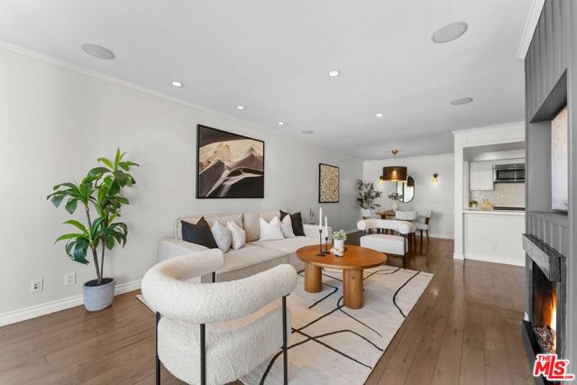 906 North Doheny Drive, 311 photo 5