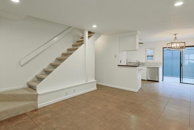 Detail Gallery Image 4 of 44 For 1222 River Glen Rw #65,  San Diego,  CA 92111 - 2 Beds | 1 Baths