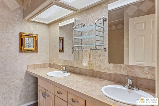 64670 Pinehurst Circle, Desert Hot Springs CA: https://media.crmls.org/mediaz/06e05b02-6be1-44fe-8bde-aeee12948518.jpg