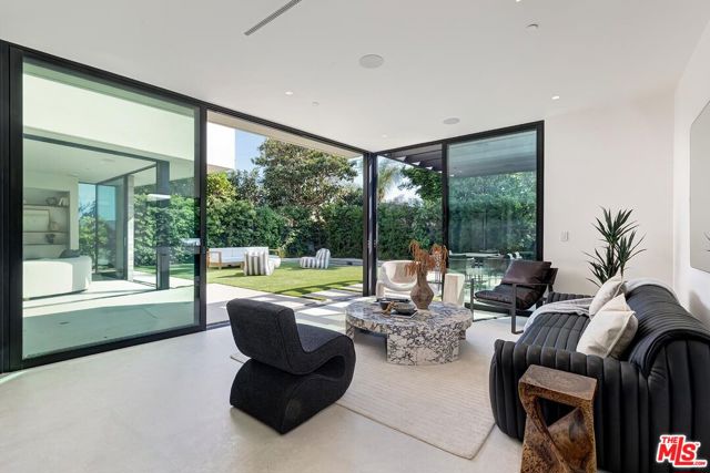 2831 Malcolm Avenue, Los Angeles CA: https://media.crmls.org/mediaz/06e0713a-dc86-44ad-ac39-65e4c03e4beb.jpg