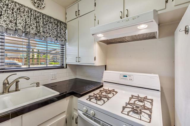 263 Maple Street, Hollister CA: https://media.crmls.org/mediaz/06e08ea9-002b-4116-976c-4ecb043f5579.jpg