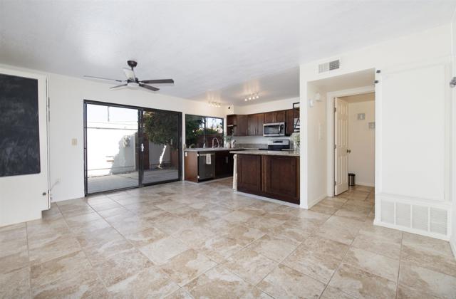 Detail Gallery Image 6 of 19 For 2925 via Libertad, Carlsbad,  CA 92010 - 3 Beds | 2/1 Baths