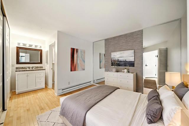 125 Surf Way, Monterey CA: https://media.crmls.org/mediaz/06e13e78-e30c-4dc3-9838-ec91acd1ce46.jpg