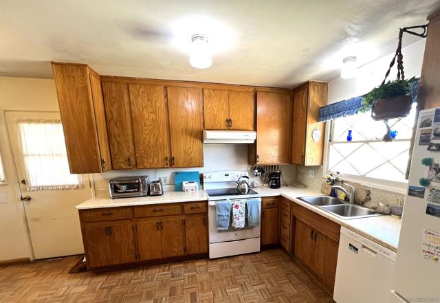 5055 Mount Frissell Dr, San Diego CA: https://media.crmls.org/mediaz/06e156df-b7da-4281-838b-65173ab2980c.jpg