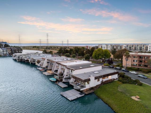 464 Fathom Drive, San Mateo CA: https://media.crmls.org/mediaz/06e15b1b-b365-4273-961c-46d753dab5c7.jpg