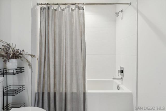 1388 Kettner Blvd, San Diego CA: https://media.crmls.org/mediaz/06e16b0c-d79c-4aea-8bdb-1f27a42cd626.jpg