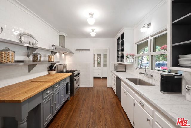 504 24Th Street, Santa Monica CA: https://media.crmls.org/mediaz/06e1eb9d-5542-402b-b62c-d5f6afd884a3.jpg