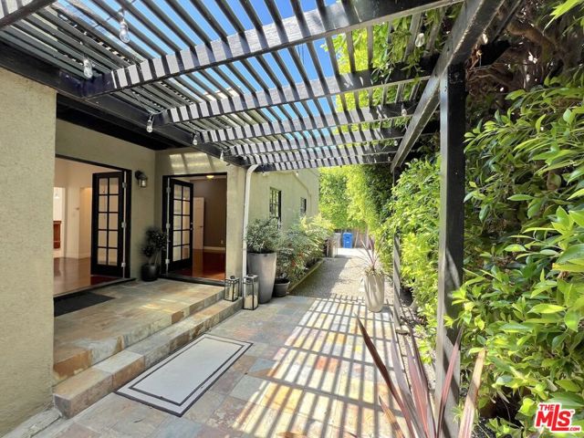 855 N Sweetzer Avenue, West Hollywood CA: https://media.crmls.org/mediaz/06e22d4c-3943-405e-892b-8bca1b19eeee.jpg