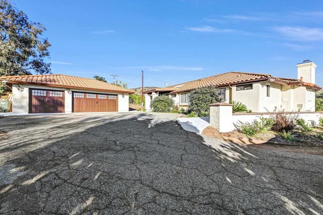 33140 Lilac Road, Valley Center CA: https://media.crmls.org/mediaz/06e2381e-3e98-46f4-aa52-b01cddf97f11.jpg