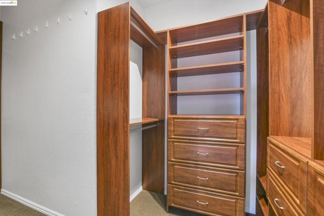 1212 landover, Brentwood CA: https://media.crmls.org/mediaz/06e276f2-43a9-4aa0-b913-977438c50f84.jpg