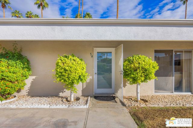 2033 E Ramon Road, Palm Springs CA: https://media.crmls.org/mediaz/06e28664-db93-490b-bd54-90a9dc79d1da.jpg