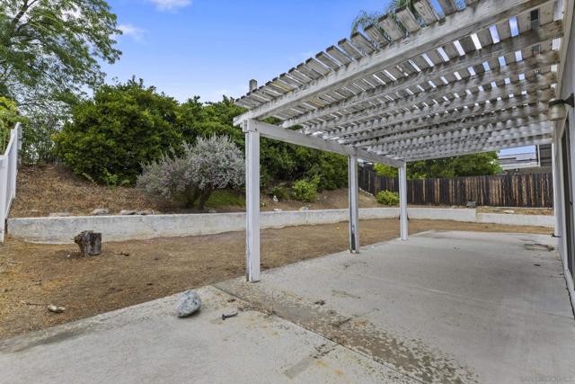 39493 Diego dr, Temecula CA: https://media.crmls.org/mediaz/06e2e870-ca2c-4a8d-924d-7a5c8302588f.jpg