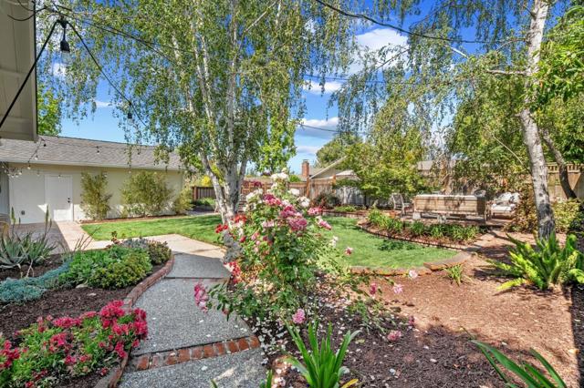 140 Stonybrook Road, Los Gatos CA: https://media.crmls.org/mediaz/06e3bc40-183f-4a59-af29-c508546061d2.jpg