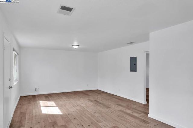 2200 Lemontree Way, Antioch CA: https://media.crmls.org/mediaz/06e3fb90-de77-43ca-a58d-4ca2ac774c6a.jpg
