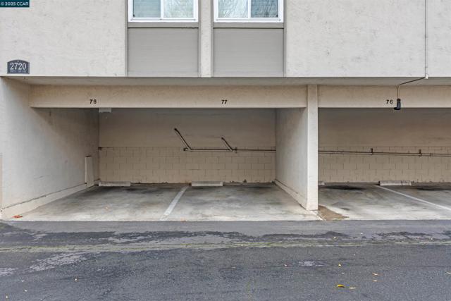 2720 Oak Rd, Walnut Creek CA: https://media.crmls.org/mediaz/06e42dd8-b600-4958-afdc-606555136888.jpg