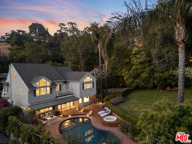 11818 Laurel Hills Road, Studio City CA: https://media.crmls.org/mediaz/06e451e4-5bb6-45fd-b758-3e3ccb6a1703.jpg