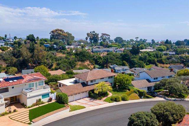 5353 Westknoll Dr, San Diego CA: https://media.crmls.org/mediaz/06e47170-b5a1-4166-827d-c92d9da5f713.jpg