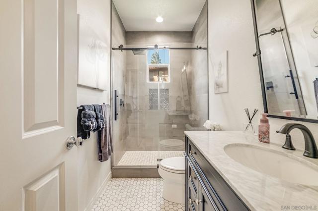 571 Lynwood Dr, Encinitas CA: https://media.crmls.org/mediaz/06e4a638-e754-4434-8ffa-abf9ee8a2384.jpg