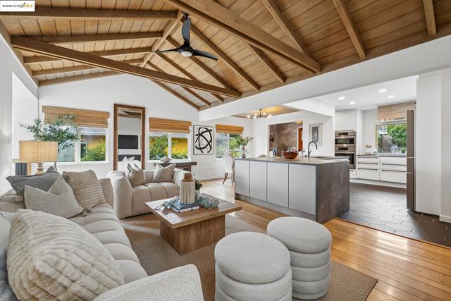 6951 Chambers Dr, Oakland CA: https://media.crmls.org/mediaz/06e4dfef-4bad-46d7-b765-7ba5df203502.jpg