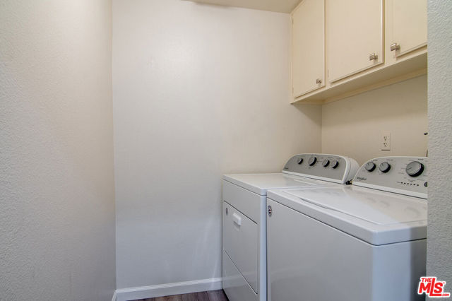 18170 Andrea Circle North, Northridge CA: https://media.crmls.org/mediaz/06e4f4f4-ca4f-49c4-be26-9fe70933d599.jpg