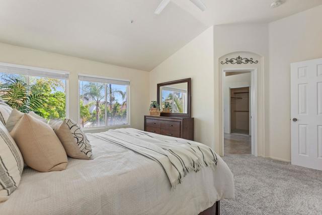2490 Bear Rock Gln, Escondido CA: https://media.crmls.org/mediaz/06e52f20-d446-4335-b1f2-61348e159285.jpg