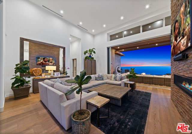 10715 Yerba Buena Road, Malibu CA: https://media.crmls.org/mediaz/06e5905b-1fe3-41be-9282-119fb7ae5a68.jpg