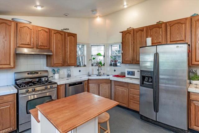 18109 La Verne Drive, Los Gatos CA: https://media.crmls.org/mediaz/06e5bedd-11d2-4e43-9a2d-0d5085996148.jpg