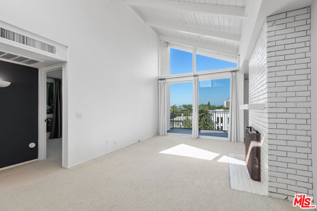 1340 S Beverly Glen Boulevard, Los Angeles CA: https://media.crmls.org/mediaz/06e676f7-ed24-4734-82e8-07d5cbbda56c.jpg