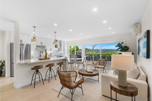 4007 Crown Point Drive, San Diego CA: https://media.crmls.org/mediaz/06e6892c-66e5-4cf5-8e32-89dd38721402.jpg