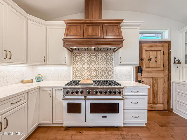 4255 Saddlecrest Lane, Westlake Village CA: https://media.crmls.org/mediaz/06e6e433-f6cf-45cf-a3e3-c102b98ca287.jpg