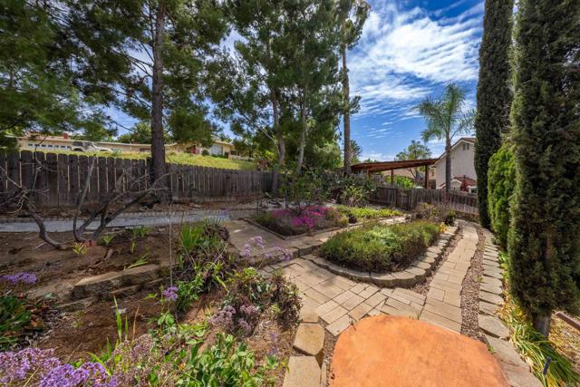 Detail Gallery Image 23 of 25 For 1367 Heritage Ct, Escondido,  CA 92027 - 3 Beds | 2 Baths