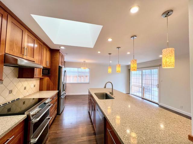 906 Crane Avenue, Foster City CA: https://media.crmls.org/mediaz/06e74efc-daf1-4149-b2d9-6e0a1d760038.jpg