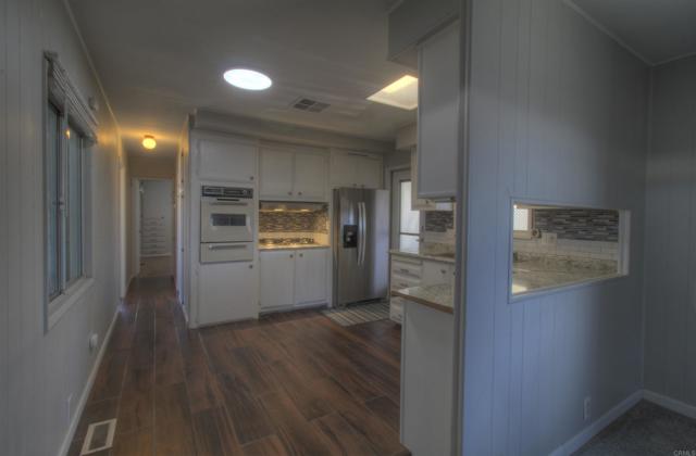 211 N Citrus Avenue, Escondido CA: https://media.crmls.org/mediaz/06e77bc4-cc97-4900-955d-34481d187a0e.jpg