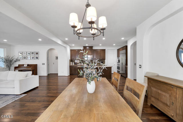 11806 Ricasoli Way, Porter Ranch CA: https://media.crmls.org/mediaz/06e7a60a-7fdf-41dc-bf8b-cb194476c575.jpg